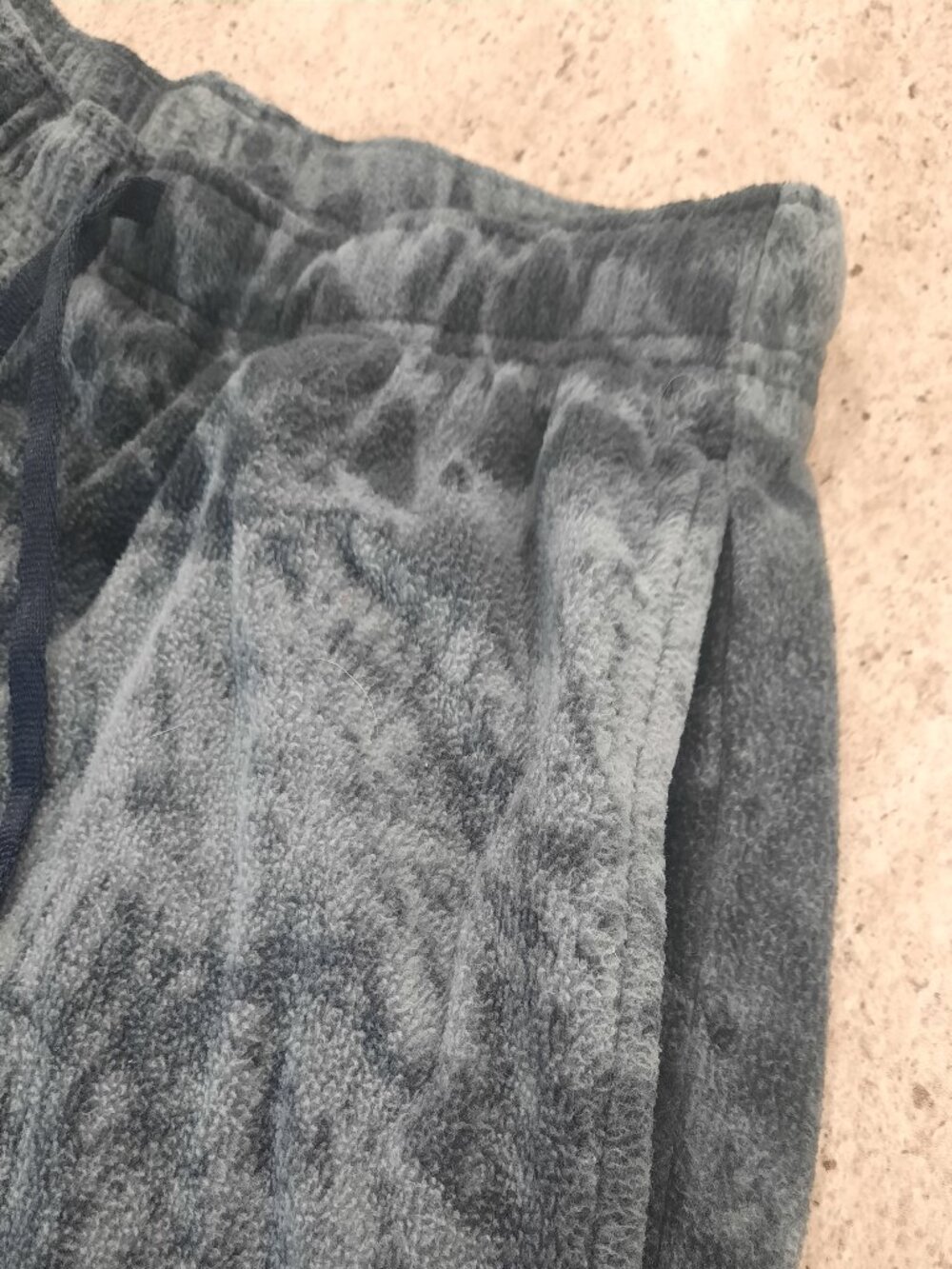 Gray fleece camo sweatpants - RealTree brand - Picture 7 of 9